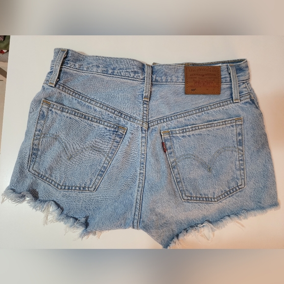 Levi's 501 Original Short in Luxor Heat - Picture 2 of 4